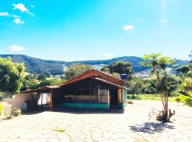 Sitio Vale das Montanhas，位于圣托梅-达斯莱特拉斯的酒店