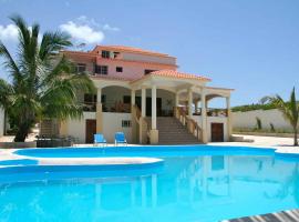 萨拉迪拉海滩俱乐部酒店，位于巴拉奥纳省圣克鲁斯的酒店