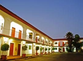 艾尔索萨利托酒店，位于恩塞纳达港的酒店