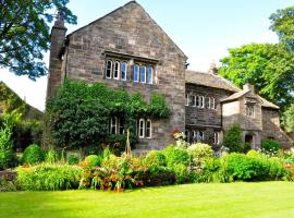 Hurstwood Hall，位于伯恩利的住宿加早餐旅馆