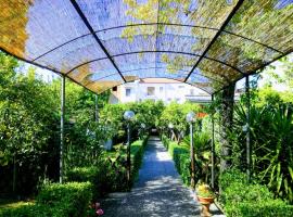 Residenza Caserta Sud - Appartamento con giardino，位于卡塞塔的酒店