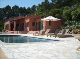 The Provence Villa，位于Entrecasteaux的度假屋