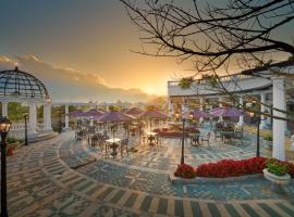 Silk Path Grand Sapa Resort & Spa，位于萨帕的带按摩浴缸的酒店