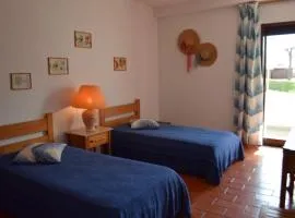 Apartamento T2 com Piscina e Wifi a 350 metros da Praia