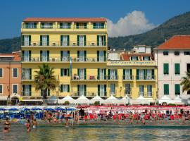 Hotel Danio Lungomare，位于阿拉西奥的酒店