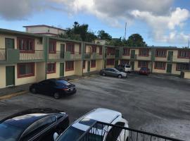 2 BEDROOM / 1 BATH ONLY 9 MILES TO NAVY BASE，位于Sinajana的酒店