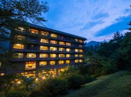 高宫九怨别墅日式旅馆，位于鹤冈市的温泉住宿