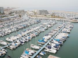Marina Towers - Herzeliya，位于荷兹利亚的酒店