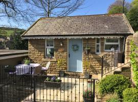 "The Lodge", Holmfirth，位于霍姆弗斯的酒店