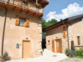 B&B Arlanch 8，位于Vallarsa的酒店