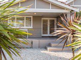 Leisurely Manor - spacious three bedroom home in Fremantle，位于弗里曼特莫道克大学附近的酒店