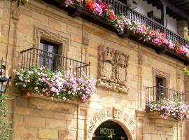 Hotel Museo Los Infantes，位于桑提亚纳德玛的酒店