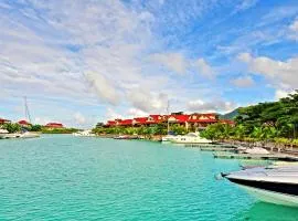 Eden Island, Beach front, Luxury, 3 Bed Ensuite, WiFi