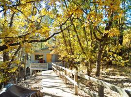 LOCATION! Nature Lovers Getaway - Close to Historic Downtown，位于弗拉格斯塔夫Flagstaff Plaza Shopping Center附近的酒店