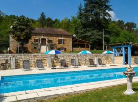 Beautiful holiday home with private pool，位于Saint-Cernin-de-lʼHerm的酒店