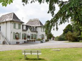 Le Chateau de Neuville，位于Neuville-Saint-Amand的酒店