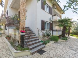 Apartments Emili，位于波雷奇的酒店