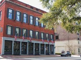 East Bay Inn, Historic Inns of Savannah Collection，位于萨凡纳Reynolds Square附近的酒店