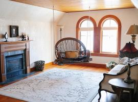 Round Barn Farm B & B Event Center，位于雷德温的酒店