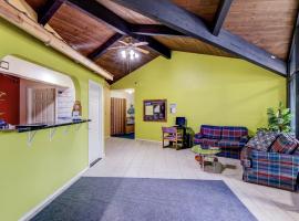 Bloomer Inn & Suites，位于Bloomer的酒店
