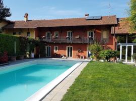 B&B La Cascina di Monia e Mario，位于Borgo Ticino的住宿加早餐旅馆