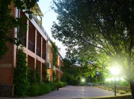 Avenue Park Hotel，位于Yusufkhona的酒店