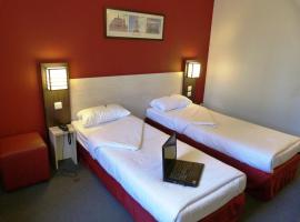 DC Hotel Charleroi Airport，位于沙勒罗瓦的酒店