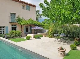 Beautiful villa with pool in Mormoiron