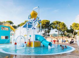 Hotel Guitart Central Park Aqua Resort，位于罗列特海岸的带停车场的酒店
