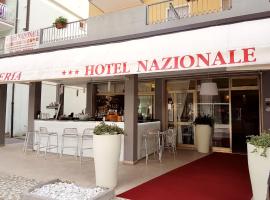 Hotel Nazionale，位于利多迪耶索罗Piazza Brescia的酒店