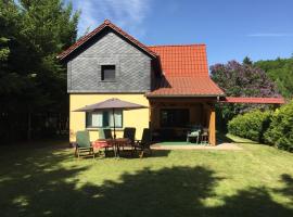 Mirow-Lärz- Ruhe Pur- Wald&See - Sauna-Haus mit Grundstück，位于米罗的酒店