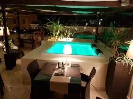 圣基娅拉套房酒店