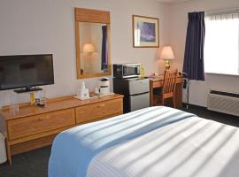 Americas Best Value Inn & Suites - Tahquamenon Country，位于Newberry的酒店