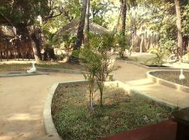 Naval beach villa budget rooms，位于拜蒂克洛的酒店