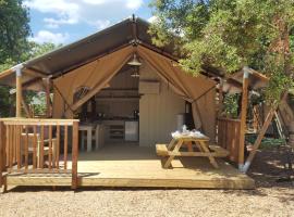 Glamping Beach Soline，位于比奥格勒·纳·莫鲁的酒店