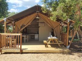 Glamping Beach Soline，位于比奥格勒·纳·莫鲁的豪华帐篷