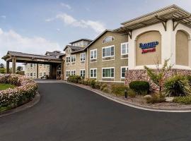 Fairfield Inn & Suites, Sebastopol，位于塞瓦斯托波尔的酒店