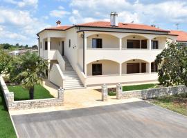 Apartmani Diana，位于诺维格勒伊斯特拉Novigrad Bus Station附近的酒店