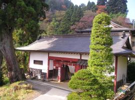 歌鸲桑索宿坊酒店，位于青梅市武藏御岳神社附近的酒店