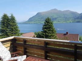 Holiday Home Kvernesfjorden，位于Averoy的酒店