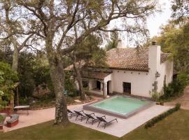 Ca la Cèlia casa con Spa, piscina y BBQ，位于马斯萨内特-德卡夫雷尼斯的酒店
