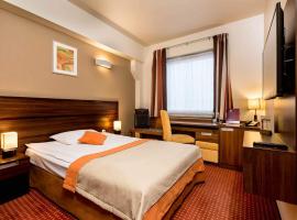 泰科佐维梅林酒店，位于凯尔采的酒店