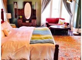 Parker House Vermont Restaurant & Rooms，位于Quechee的酒店