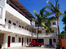 Hana Natsu Resorts Beach & Hotel，位于莫龙的酒店