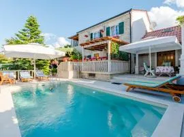Apartments Villa Camellia - Adults Only, no parking