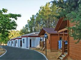 CENTRO DE OCIO ALÚA Bungalows Camping Rafting Benamejí，位于Benamejí的酒店