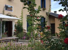Le Sapin Rouge，位于Artigues的酒店