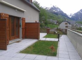 Granges de Trescazes，位于卢登维耶尔的酒店