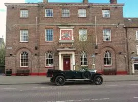 The Londesborough Arms bar with en-suite rooms