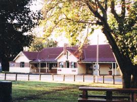 The Bull and Bush Tavern，位于Boyanup的酒店